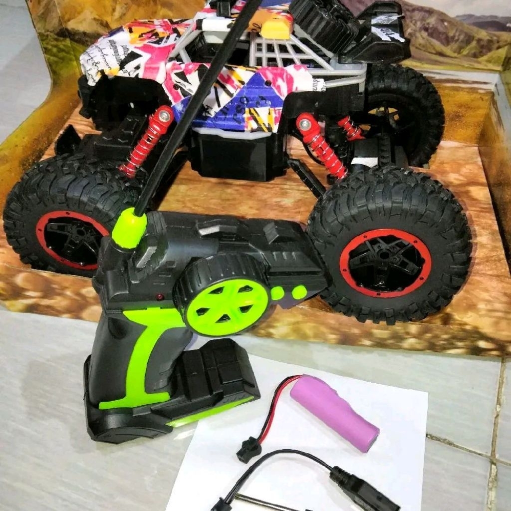 Mainan Mobil Remote Control RC Offroad dengan Ban Besar untuk Anak-anak Skala 1:16 dengan Kontrol Re