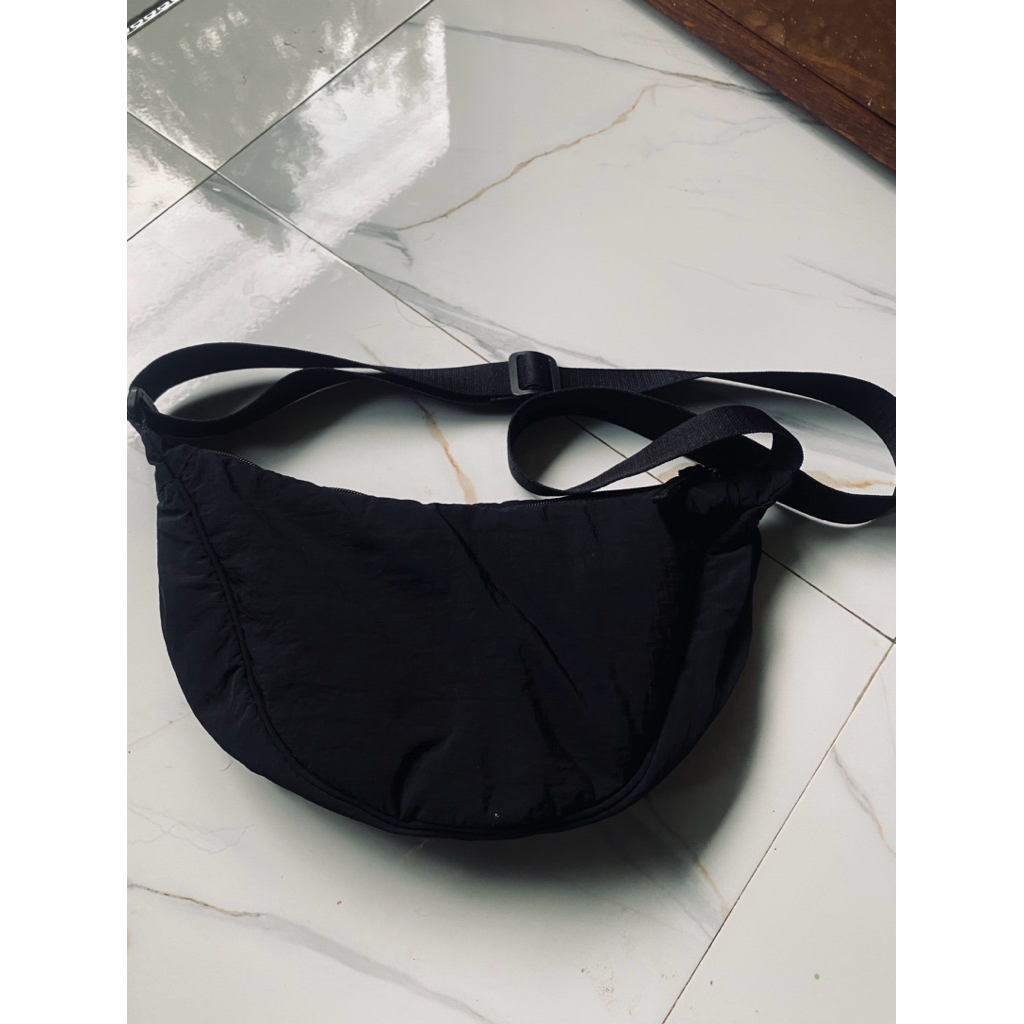 tas selempang uniqlo