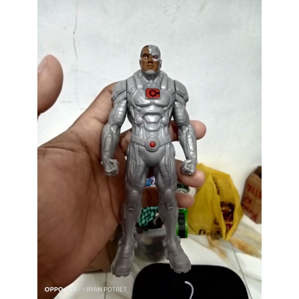 ACTION FIGUR CYBORG ORIGINAL HASBRO LFL (PRELOVE/BEKAS)