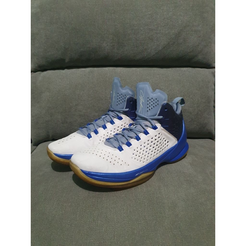 Sepatu Basket Second (Size 44)