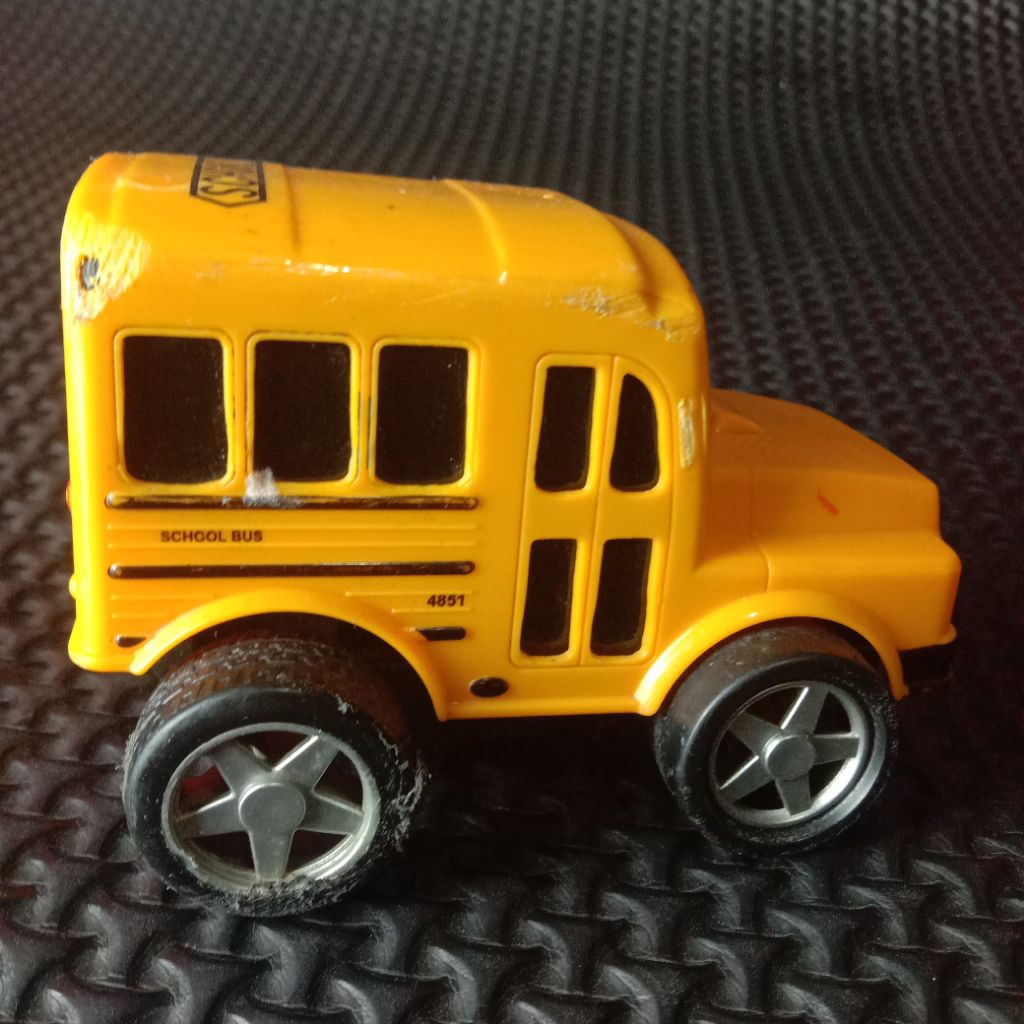 Mainan Bus Sekolah School Bus