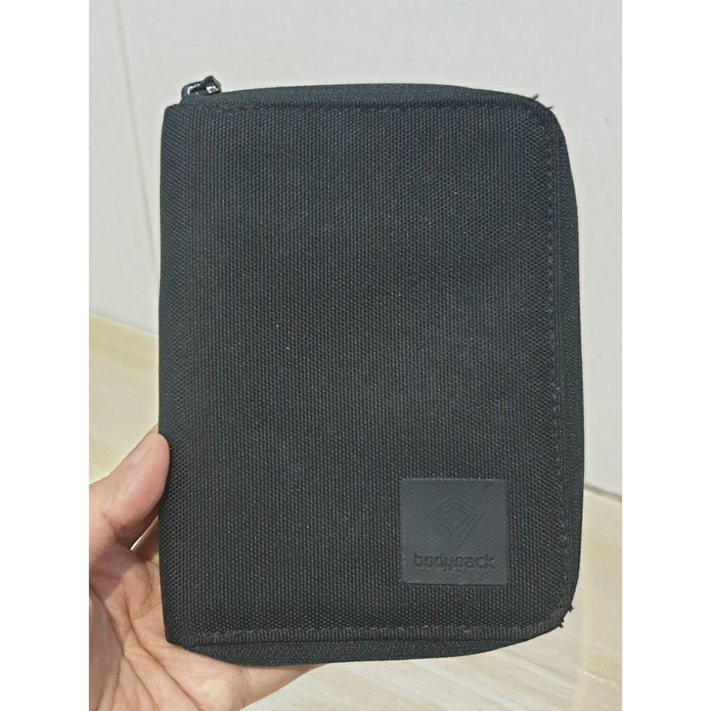 Dompet kartu dompet bodypack preloved dompet simpel multifungsi by Bodypack dompet paspor