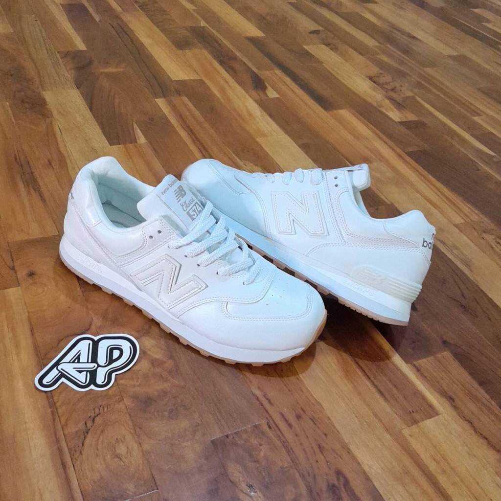 ( Abuy project ) Sepatu Sneakers Leather White gum - NB 574