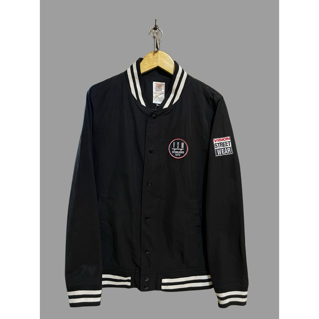 varsiti vision street wear  keren unisex cowok/cewek size L original warna pekat full tag