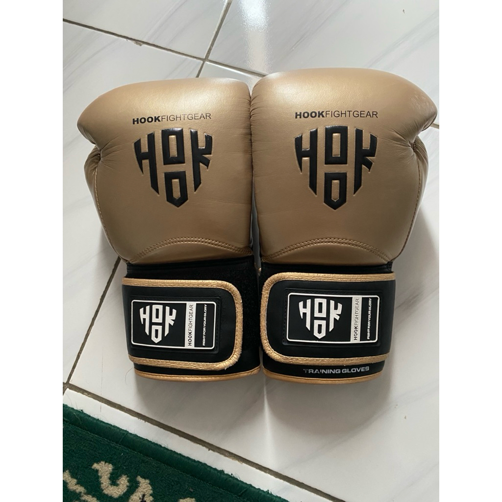 Hook Gold Boxing Glove 12oz