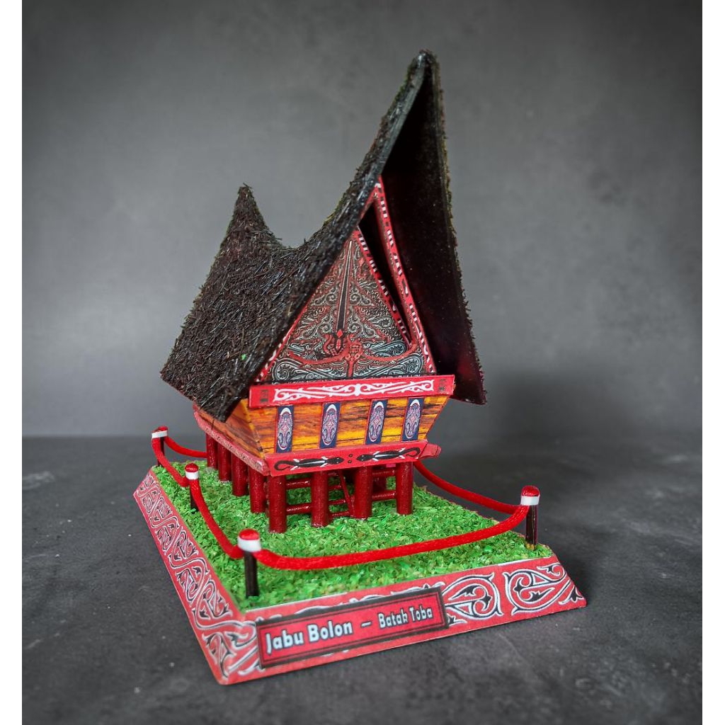 Miniatur Rumah Adat Batak Toba uk sedang