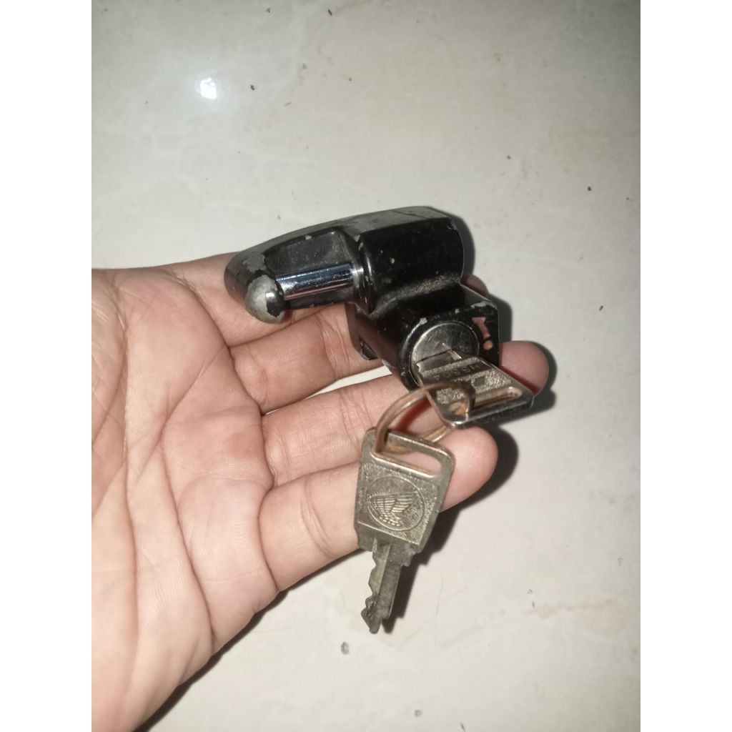 helmet holder kunci helm honda cb cb100 cb125 s90