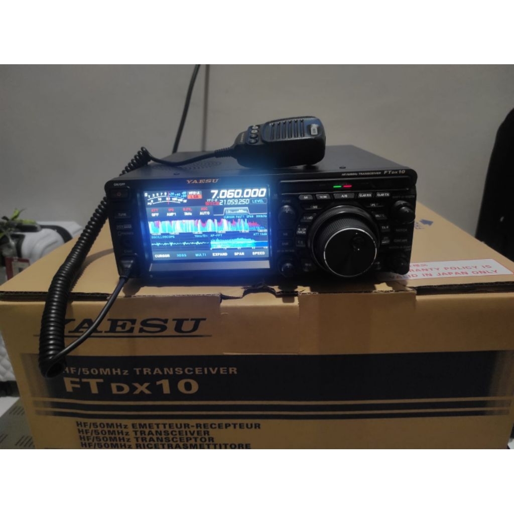 Yaesu FTdx10 HF + 50 MHz Bekas mulus