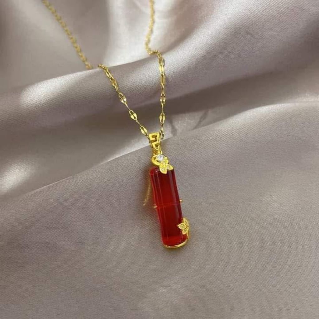 kalung titanium liontin aksen giok bambu merah