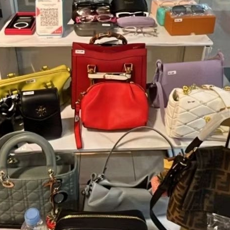 PRELOVED: tas Guci warna merah