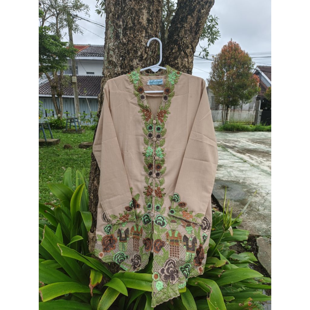 Kebaya Encim Ondel Ondel