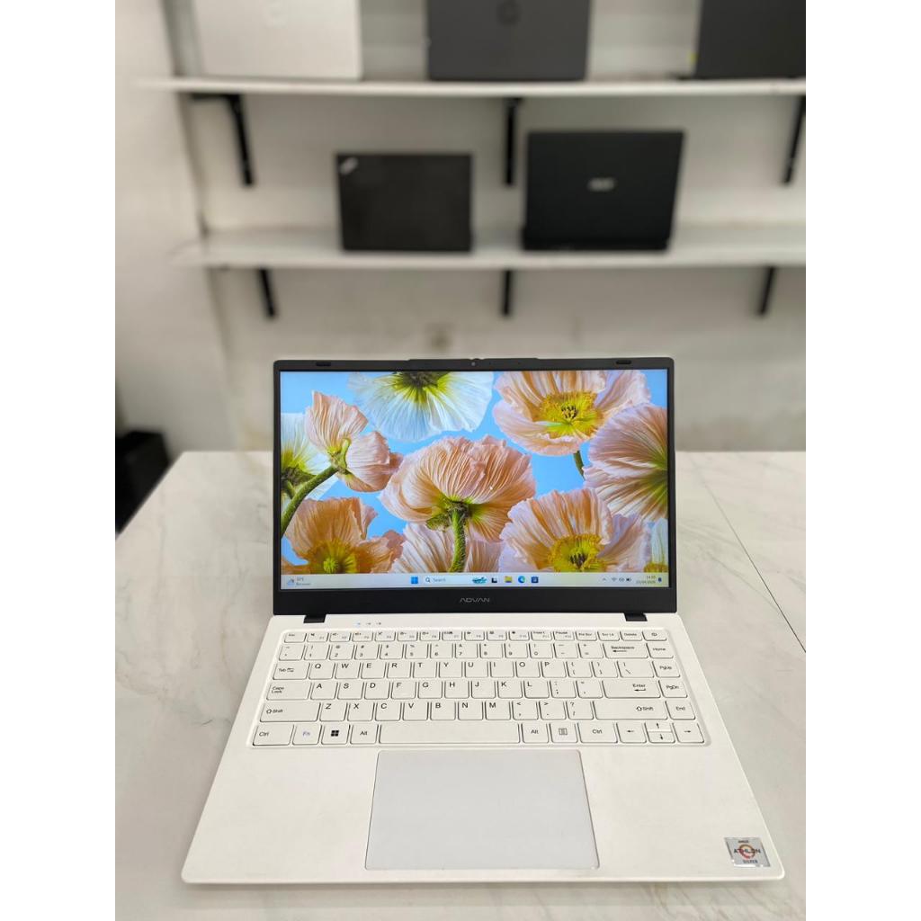 ADVAN SOULMATE  AMD 3020e WITH RADEON GRAPHICS  RAM 4GB SSD 256GB