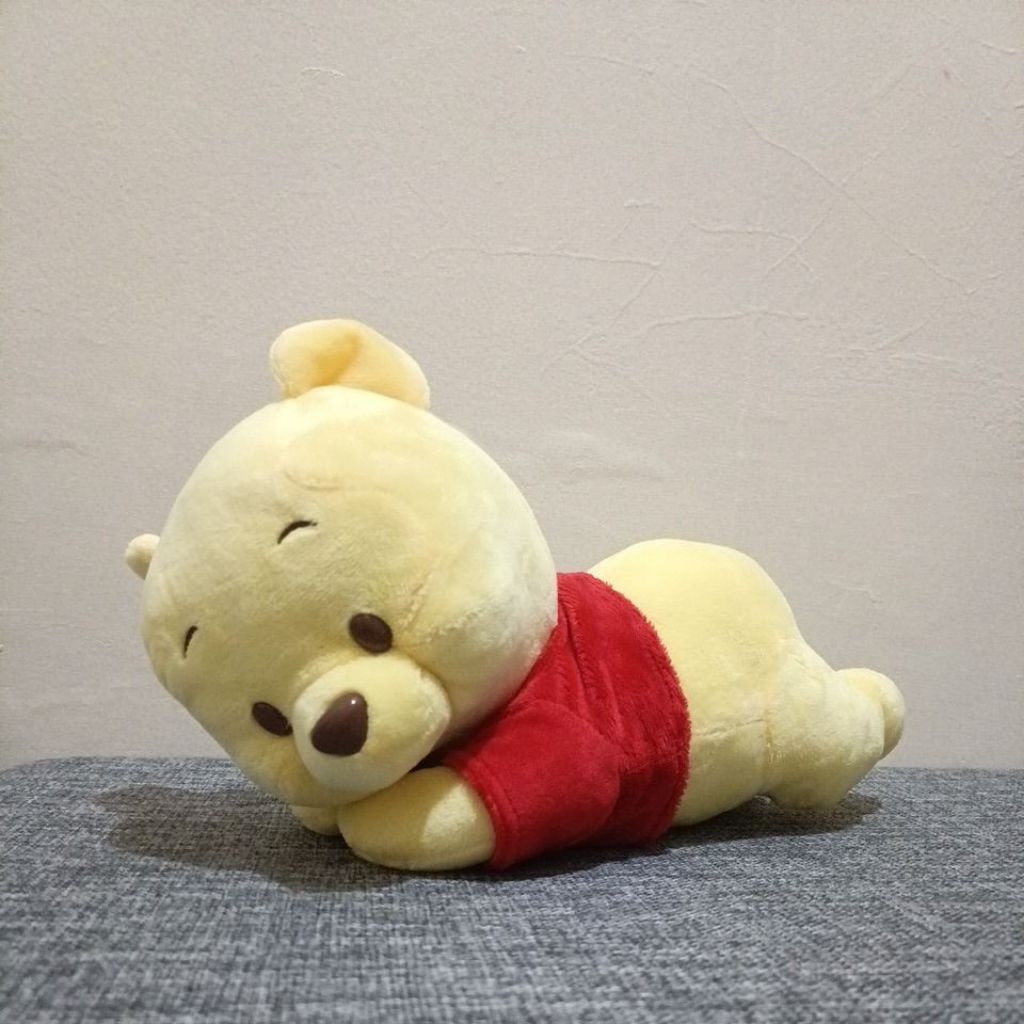 boneka pooh mini rebahan