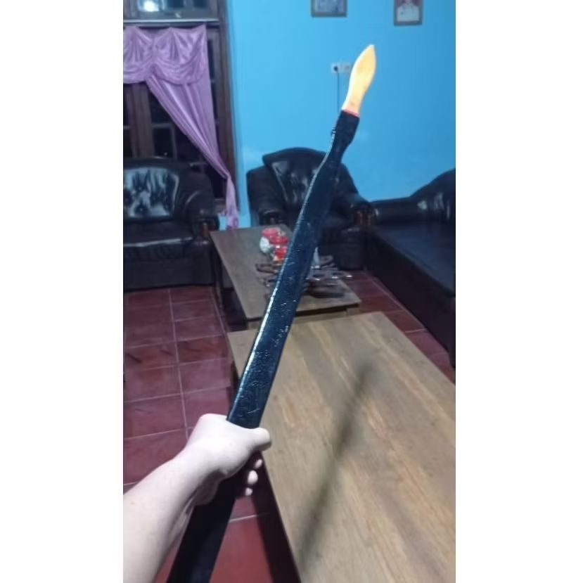 tombak kyai pleret - tombak kayu - tombak mainan - tombak koleksi - tombak kayu mainan - tombak panj