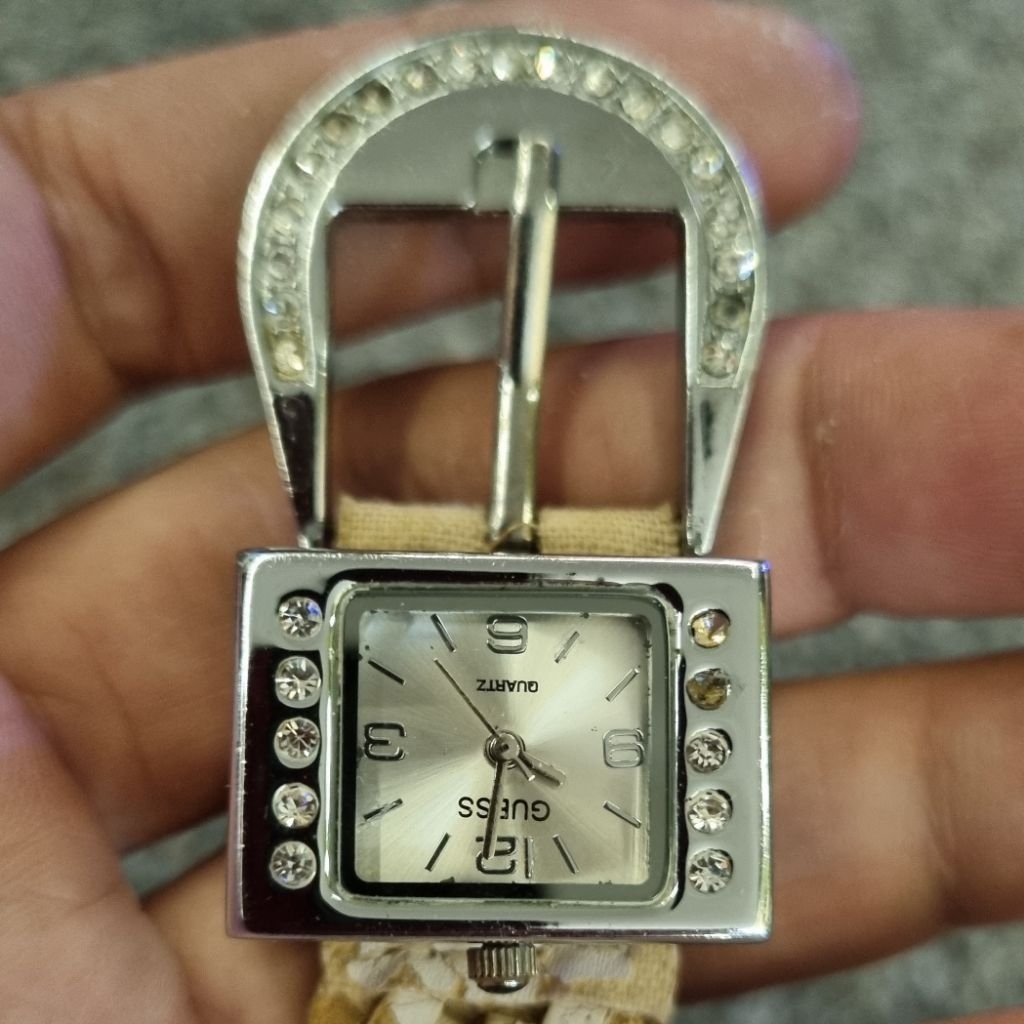 Jam tangan Guess second
