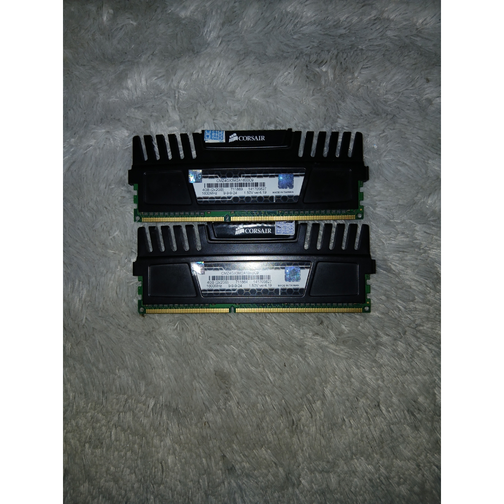 RAM Corsair Vengeance DDR3 4GB Kit (2x2GB) 1600MHz Black Heatsink Normal Mulus