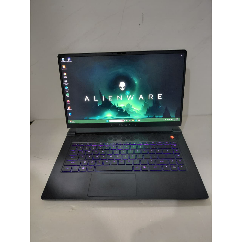 G AMD RYZEN 9-6900HX Laptop Layar 15.6in Dual Slot Storage Keyboard Nyala RGB DELL ALIENWARE 16/1TB