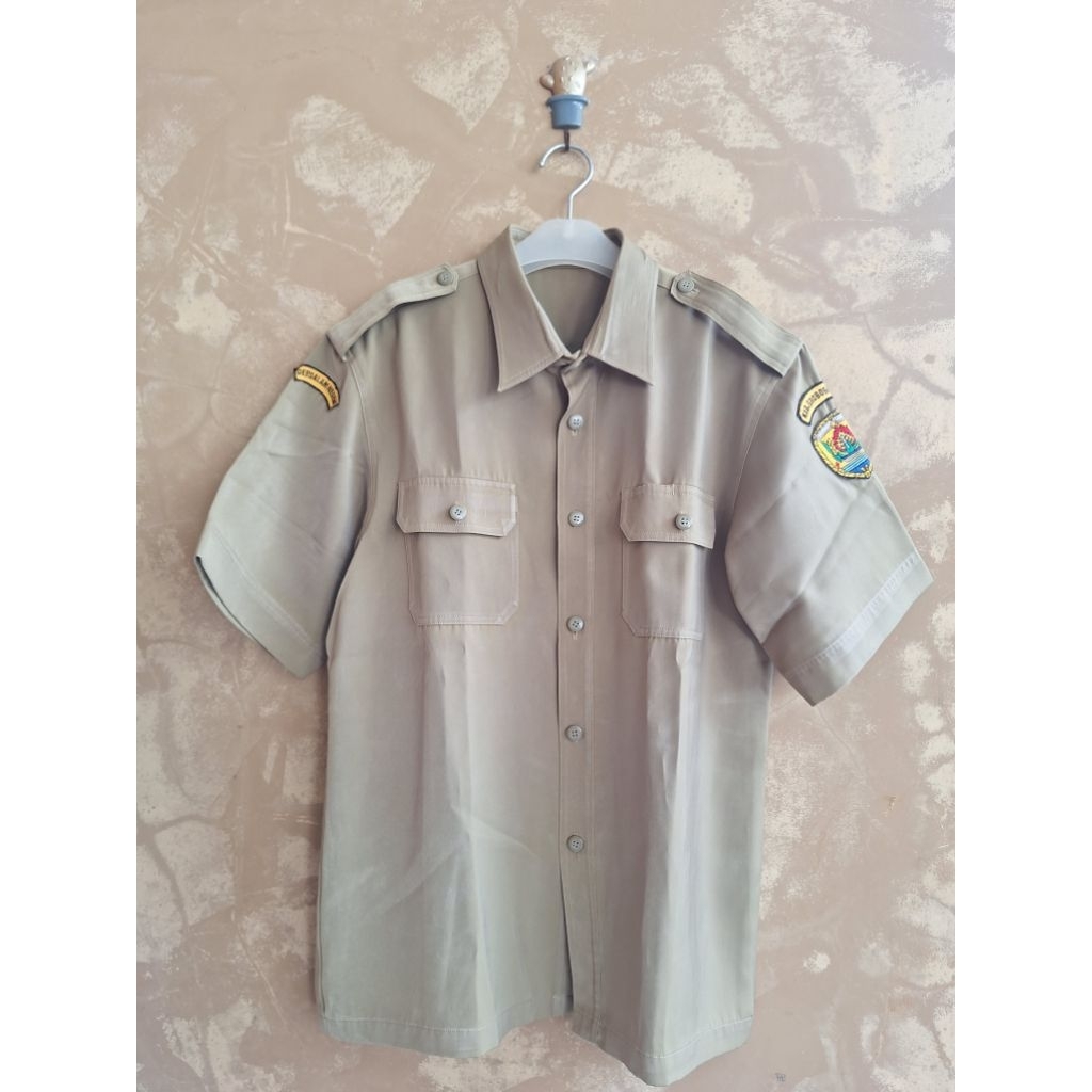 PRELOVED BAJU SERAGAM KANTOR PRIA COWOK KAIN KATUN LICIN TEBAL PAKAIAN DINAS PEGAWAI NEGERI SIPIL MU