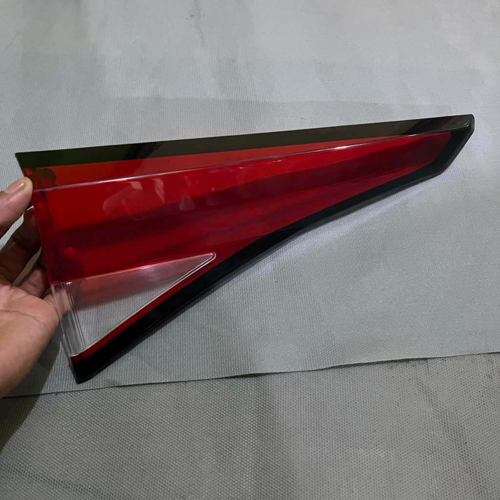 MIKA LAMPU BAGASI AVANZA XENIA 2022-2023 ORIGINAL REFLEKTOR PINTU BELAKANG MOBIL AVANZA XENIA ORI KA