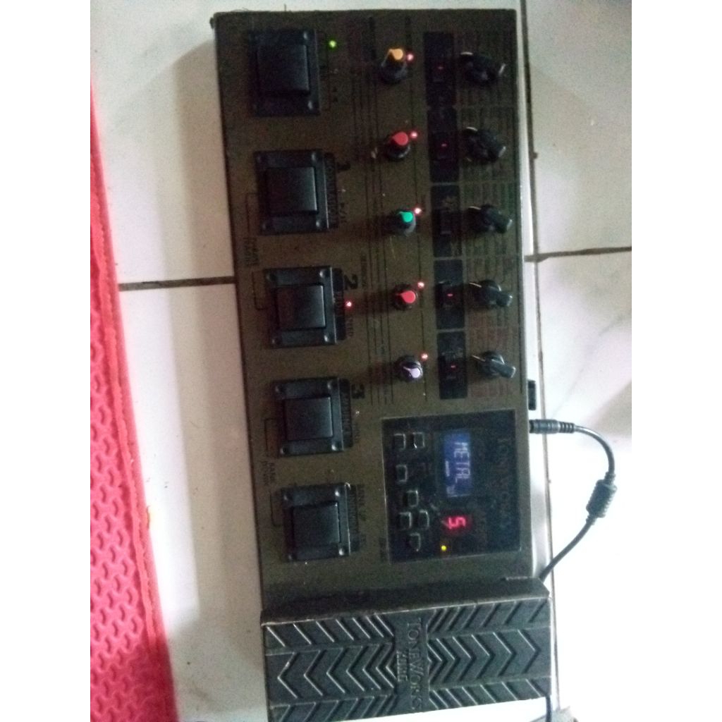 efek gitar KORG ax1500
