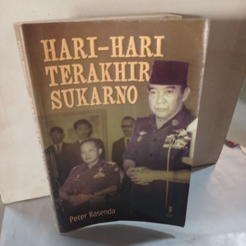 Buku HARI-HARI TERAKHIR SUKARNO