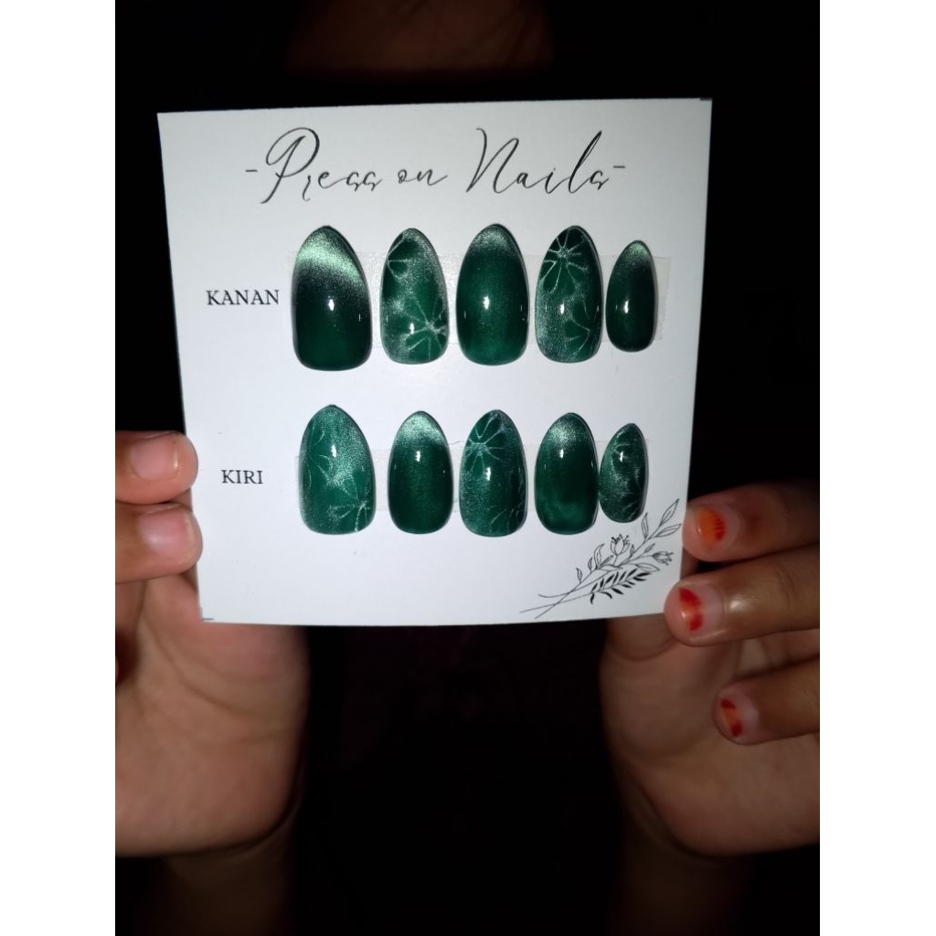 Kuku palsu simple elegan nail art wedding/wisuda