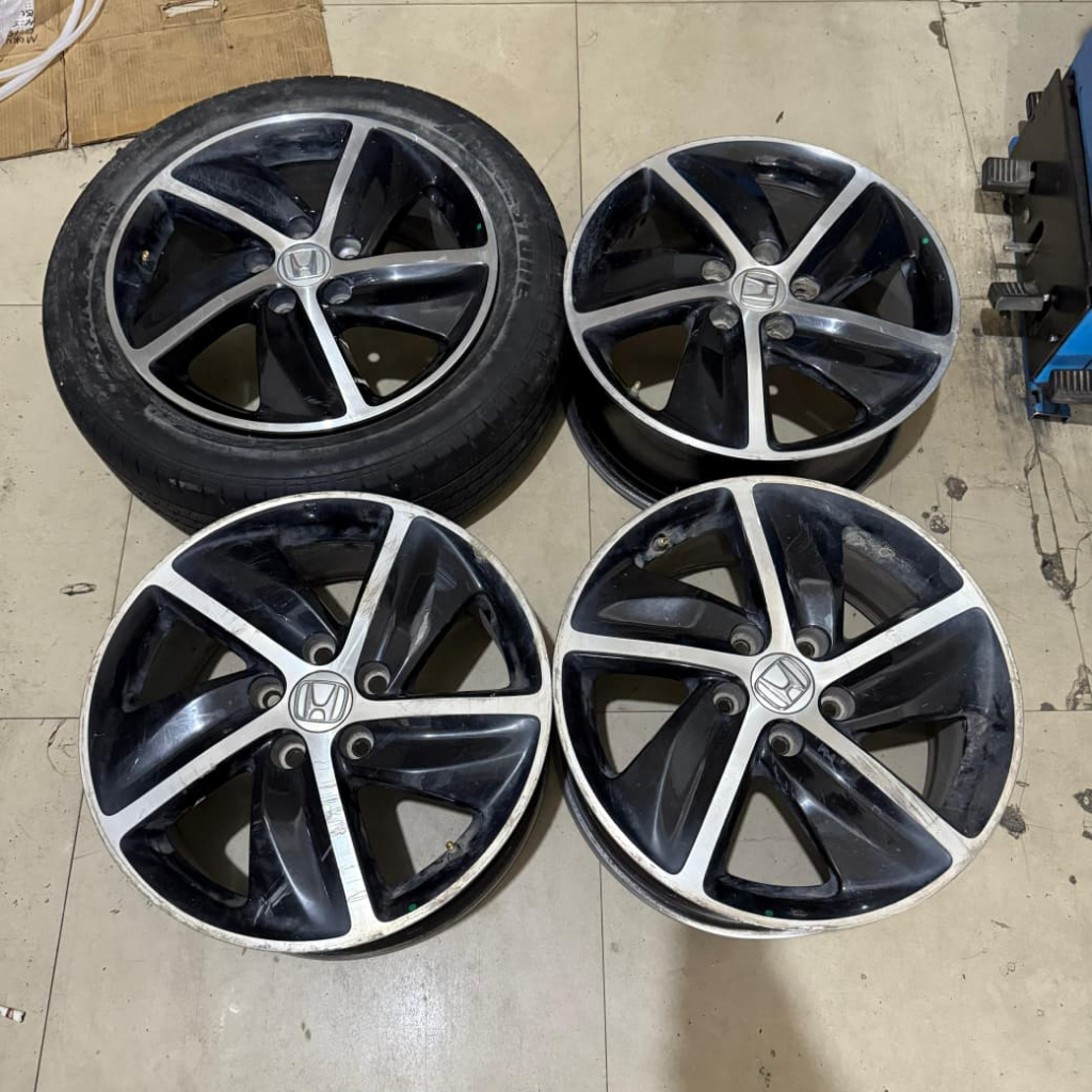 velg/pelek mobil second hrv ring17 baut5x114 warna black polish