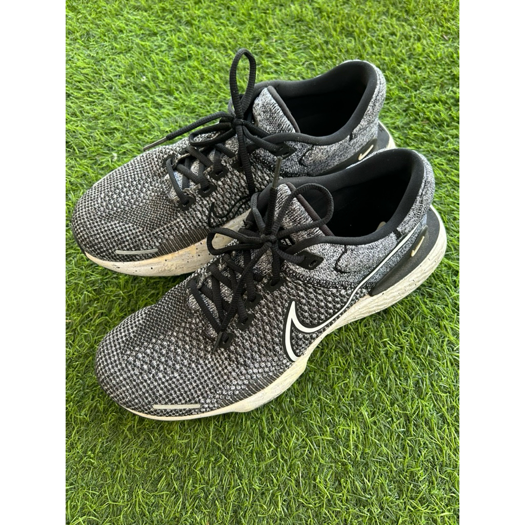 Nike ZoomX Invincible Run Flyknit size 45