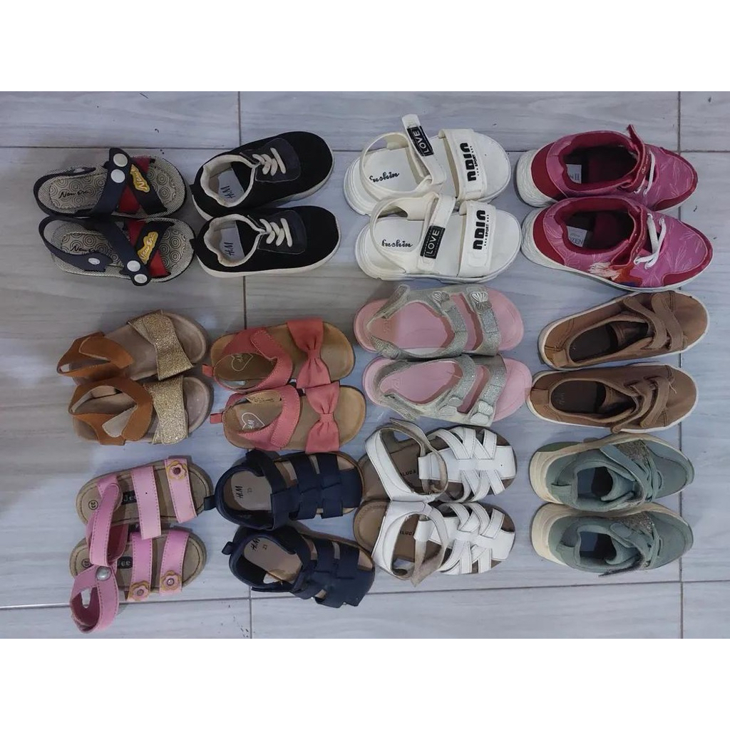 PRELOVED SEPATU DAN SANDAL ANAK BERBAGAI SIZE DAN BRANDED H*M dll