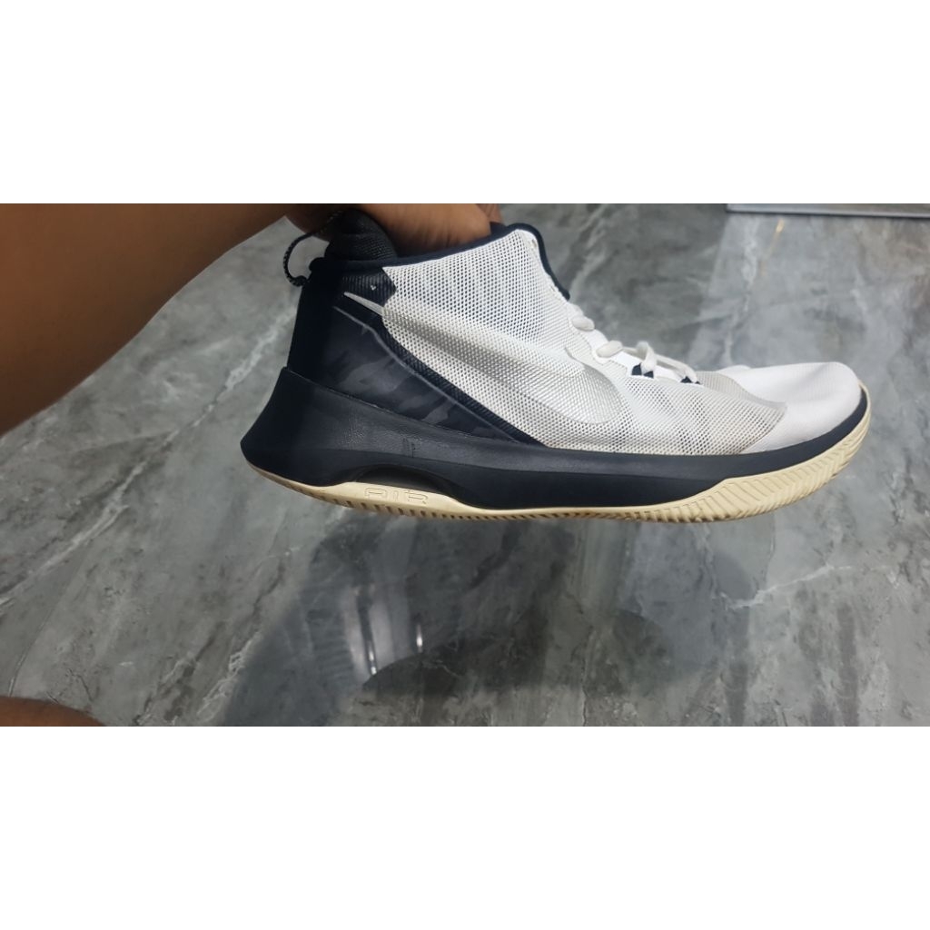 sepatu voli/basket second 44