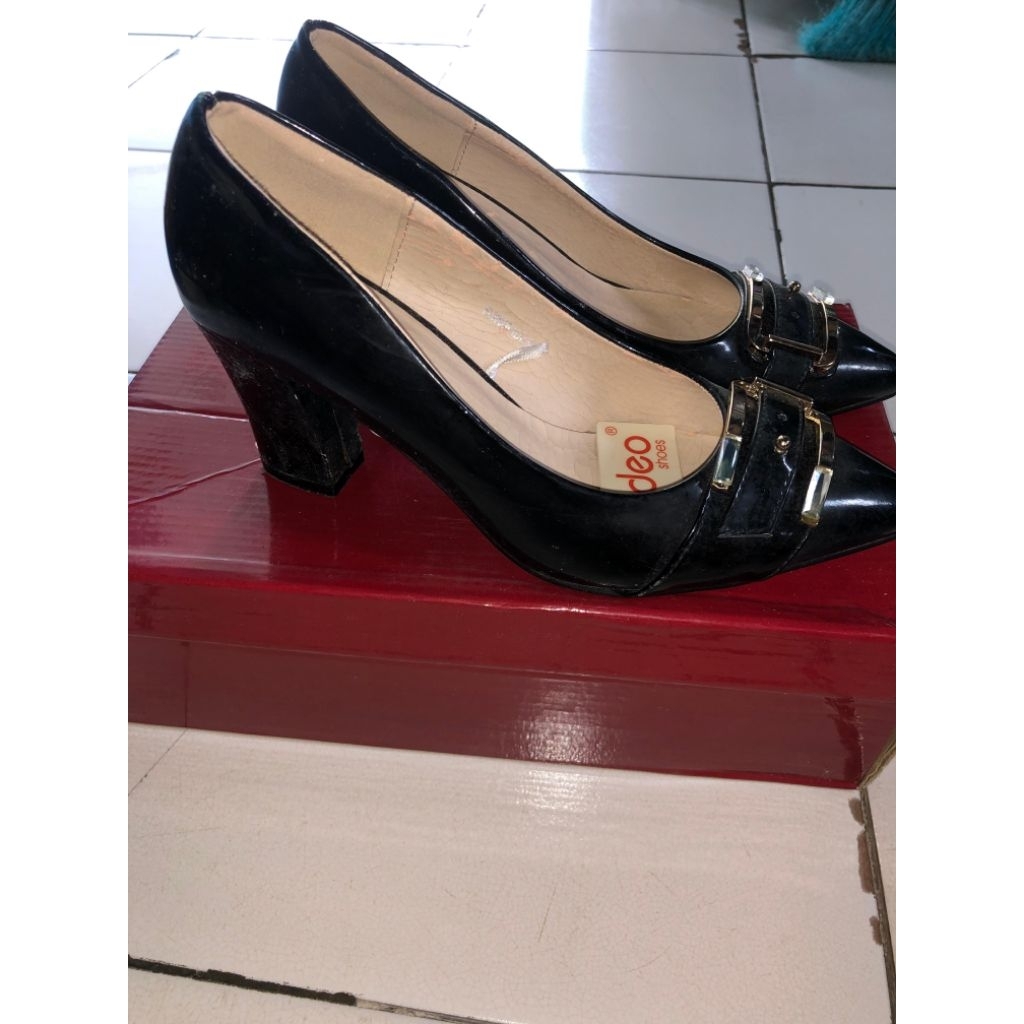 Preloved sepatu fladeo