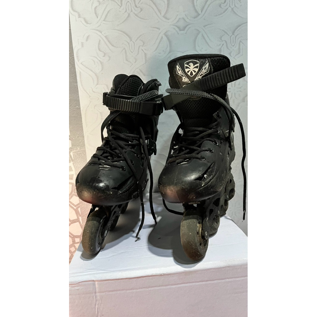 sepatu roda flying eagle