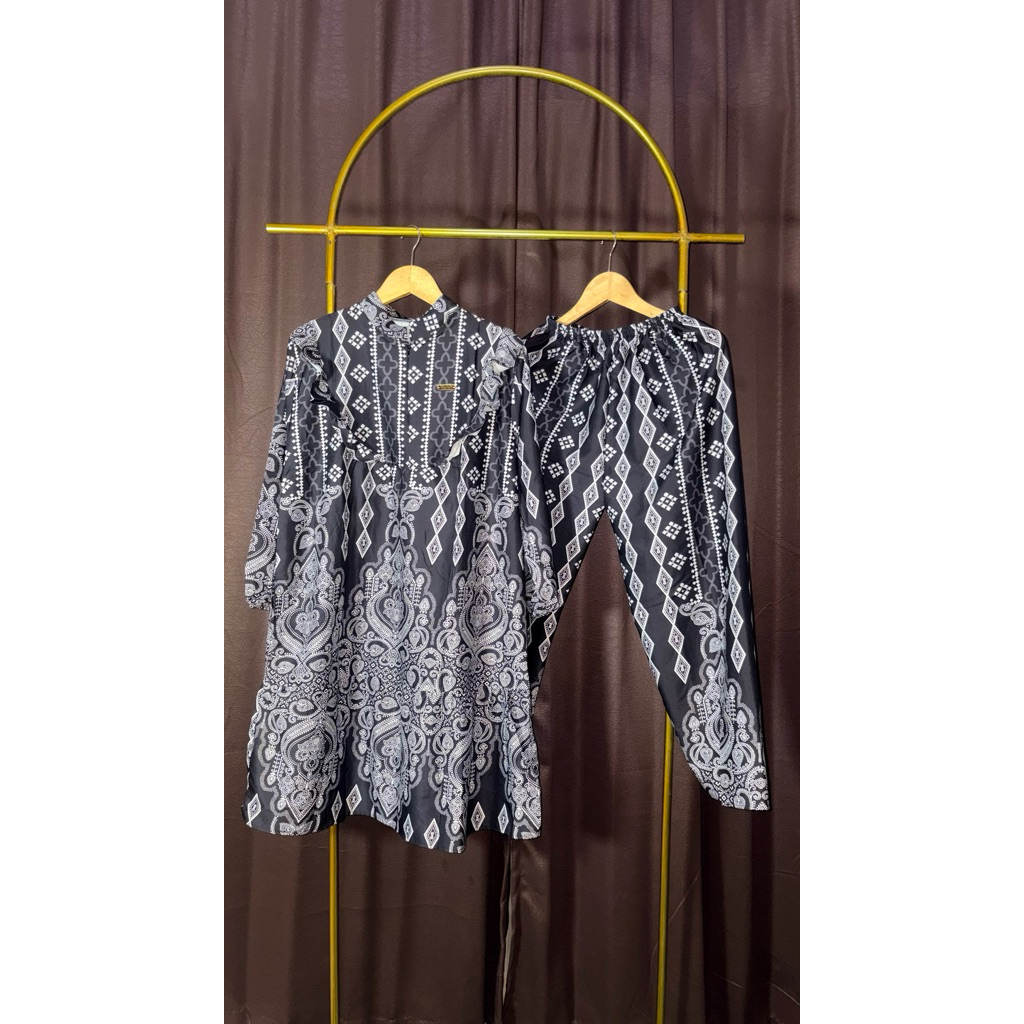 Oneset Motif Tunik etnik