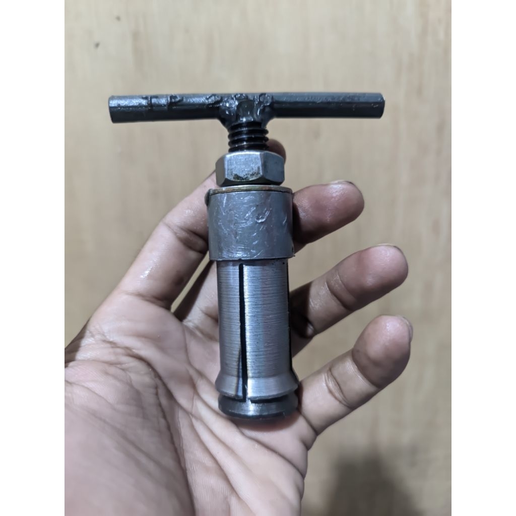 Treker bering remuk/pecah bahan tebal