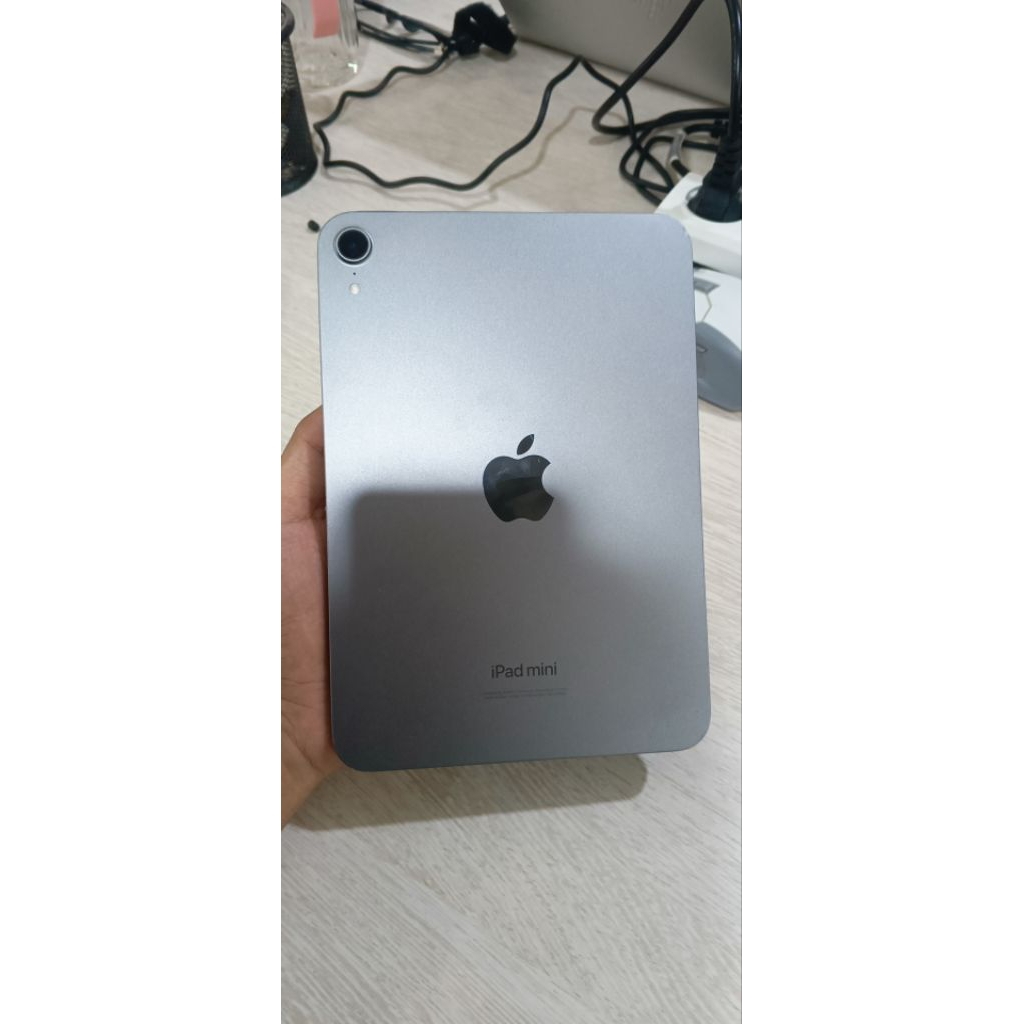 iPad Mini 7 128 gb wifi only second like new