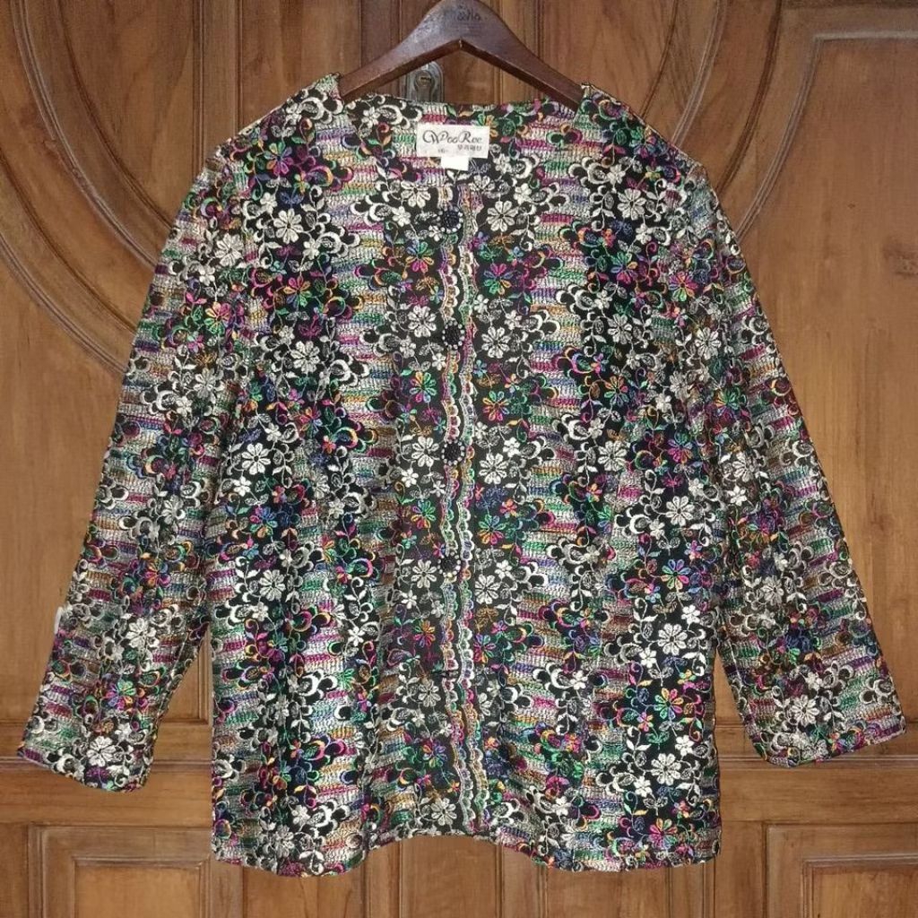 PRELOVED WOO REE Blazer Slimfit Wanita Bordir Bunga Warna Bigsize LD 104