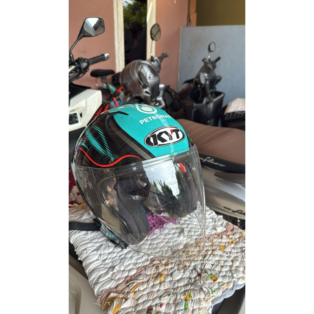KYT NFJ LIMITED EDITION PETRONAS MALAYSIA SECOND