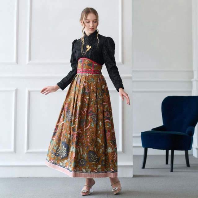 Kebaya Janggan Panjang Hitam / Rok Angking Tiga Negeri Coklat / Kebaya Wisuda Modern