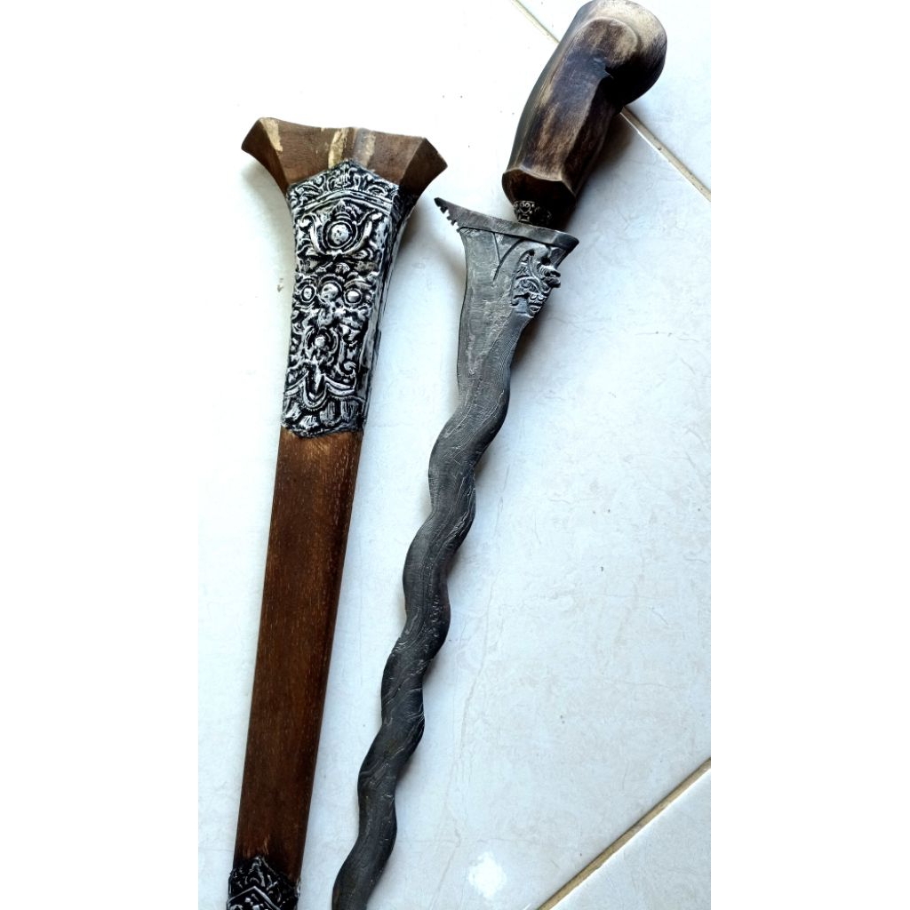 keris Bali pamor kulit semangka panjang bilah 40cm