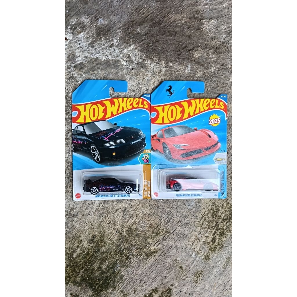 hotwheels r32 & Ferrari