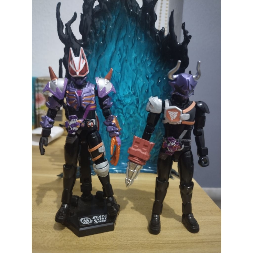 set sodo Kamen rider geats zombie form & buffa drill form