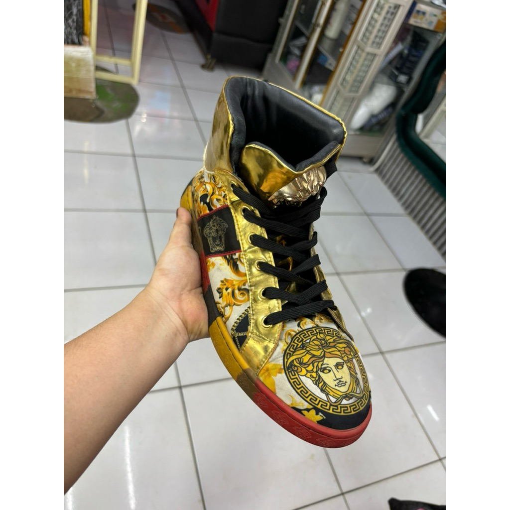 preloved sepatu versace original