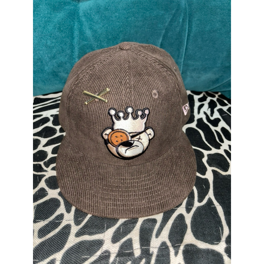 Topi New Era Justfitteds Berlin Bear Cake size 7 3/8 - New
