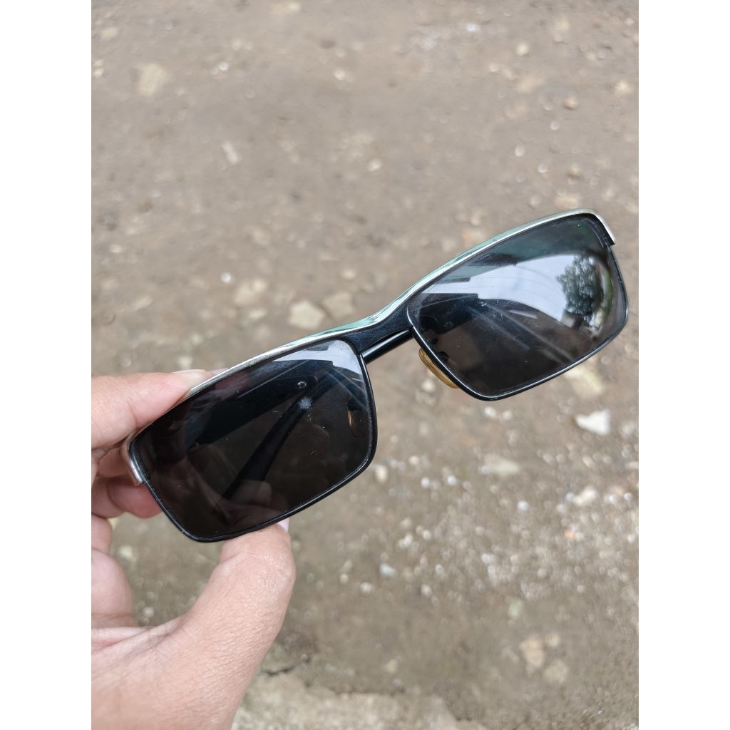 kacamata vintage preloved luxlury  LV man polarizen