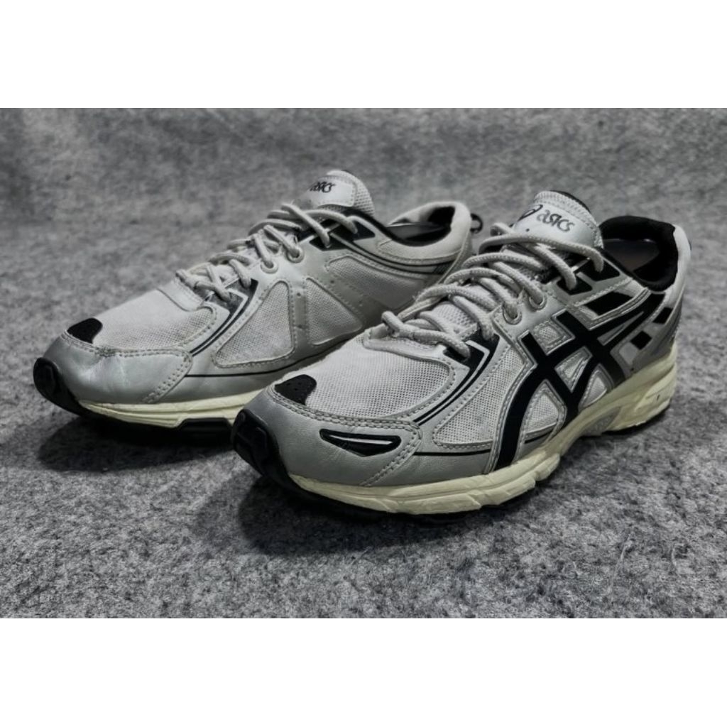 sepatu asic