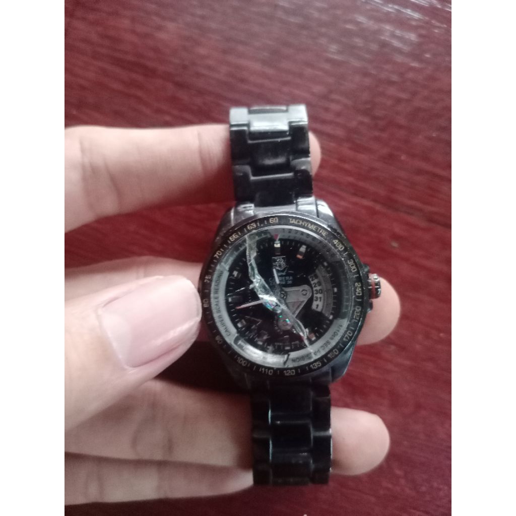 Jam tangan Tag Heuer Carrera