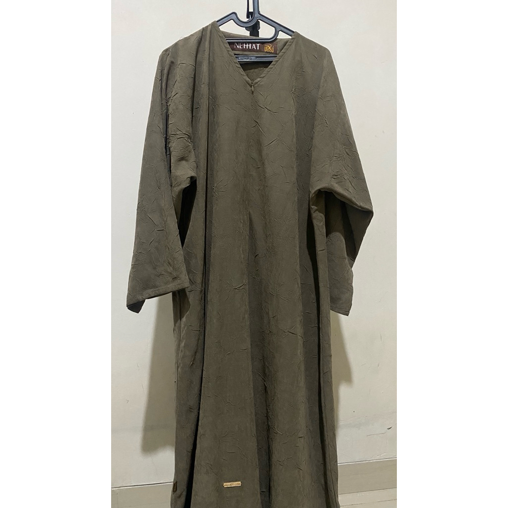 Preloved Nehhat Hadid