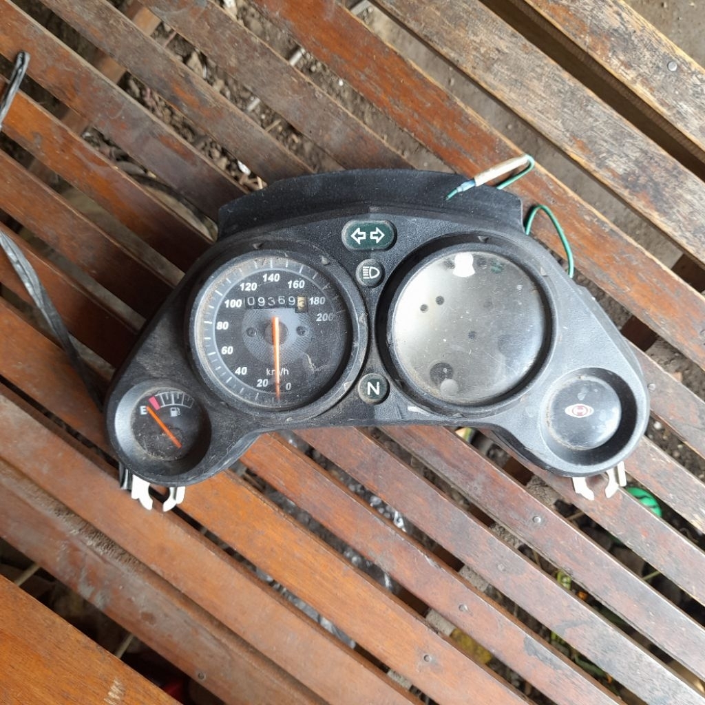 TIDAK LENGKAP/ BAHAN KANIBALAN , SPEEDO SPIDO METER MINERVA MODEL CBR OLD , KONDISI BEKAS ORIGINAL C