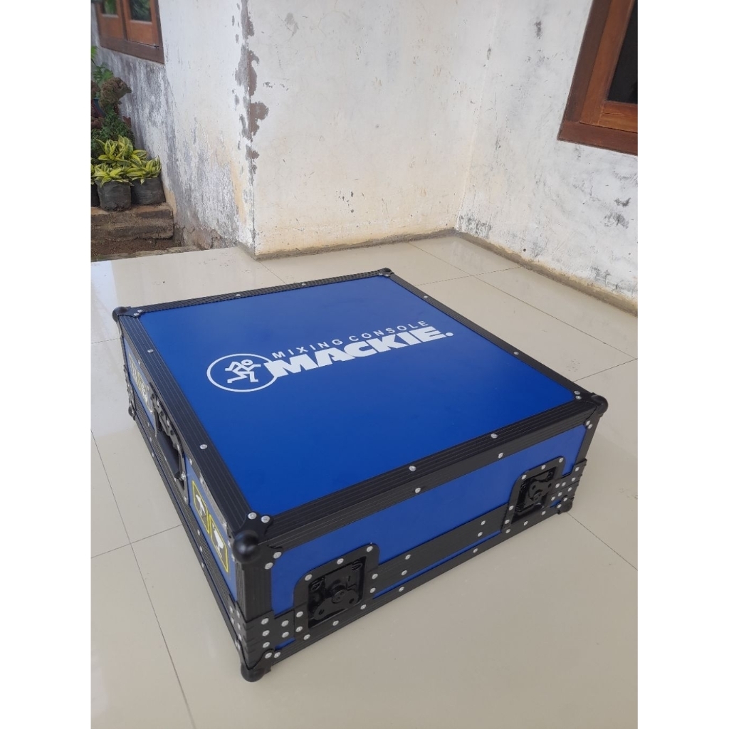 HARDCADE MIXER MACKIE 16 CHANNEL