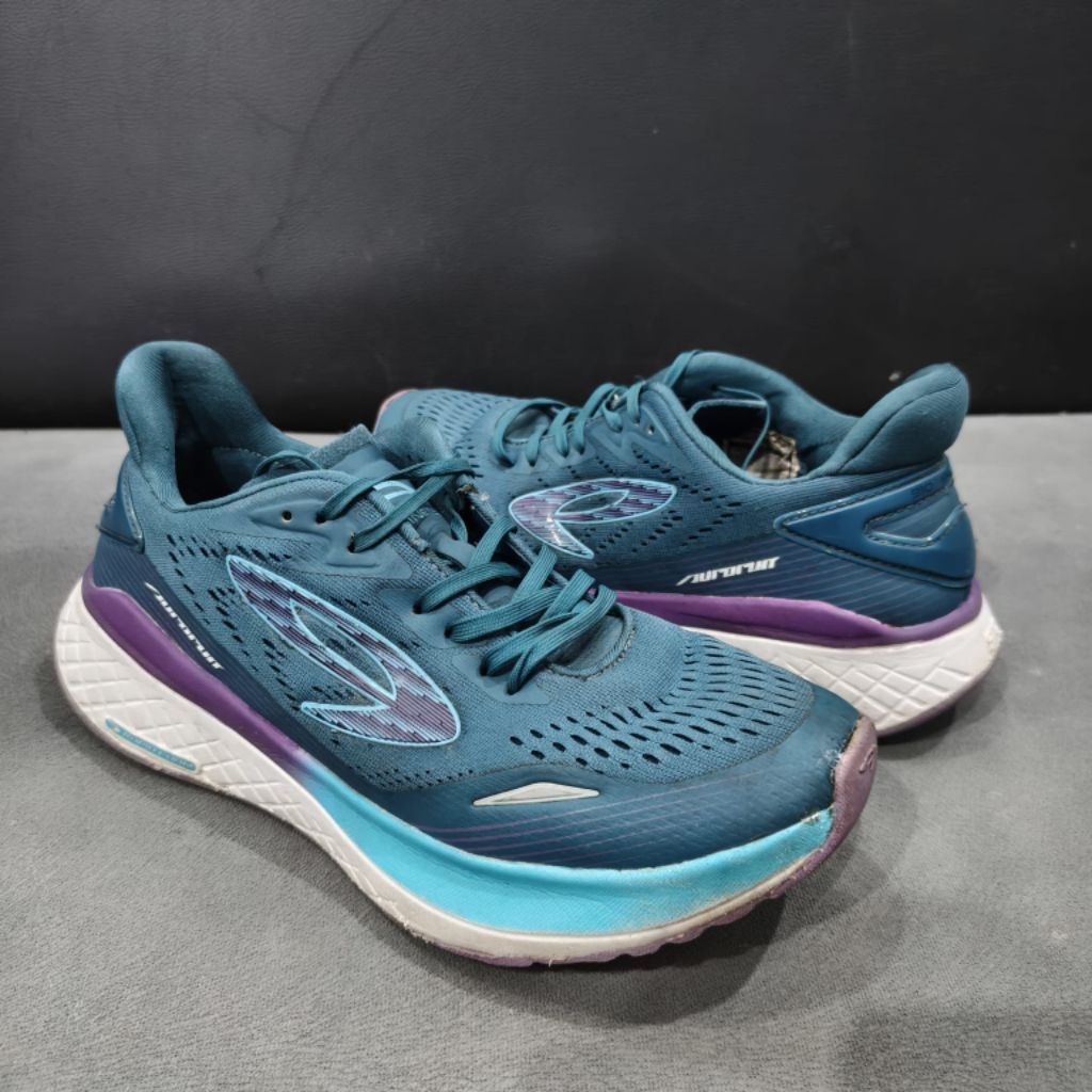 910 Aurorun sz 41 preloved